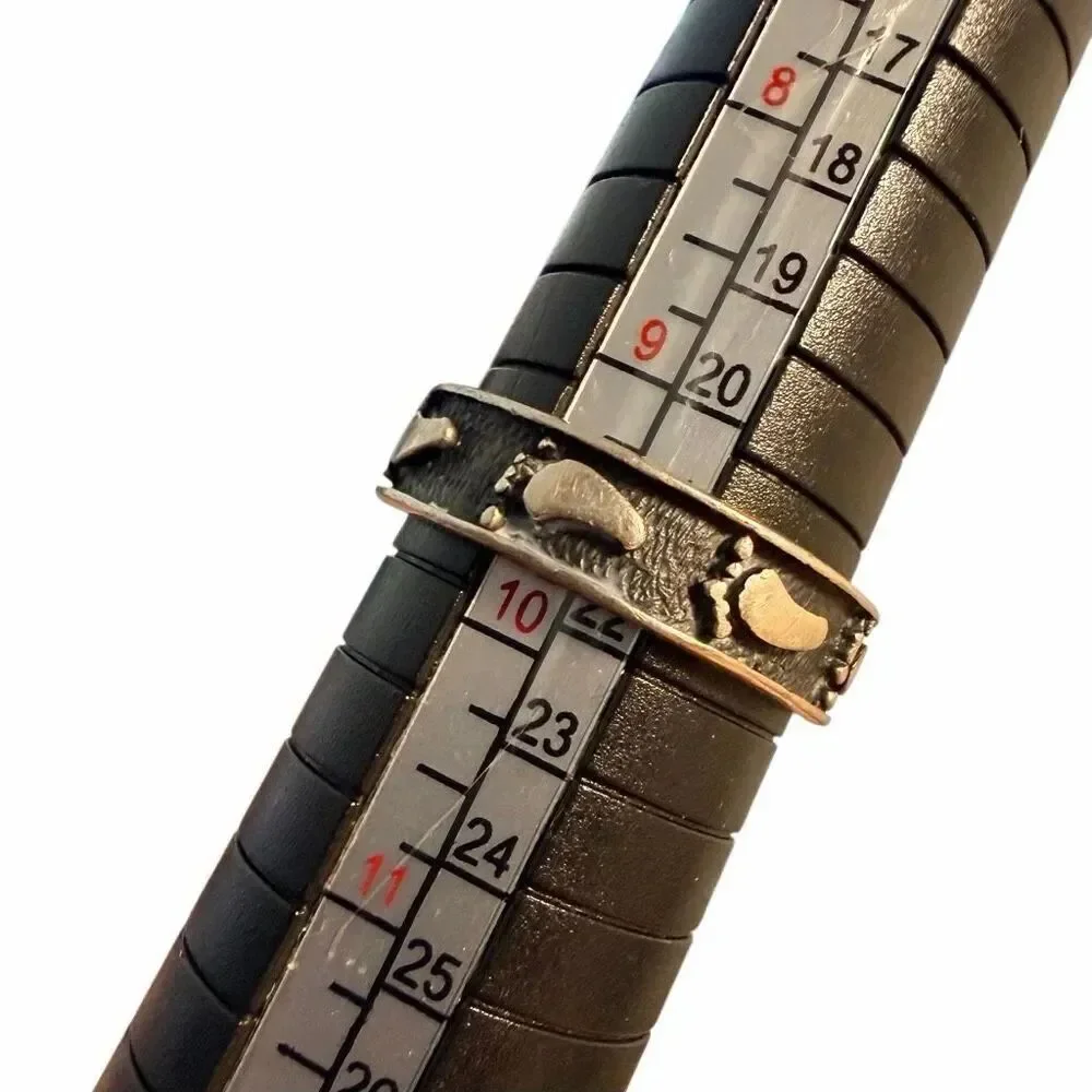Vintage 925 Sterling Silver Footprint Band Ring Oxidized Walking Path Design